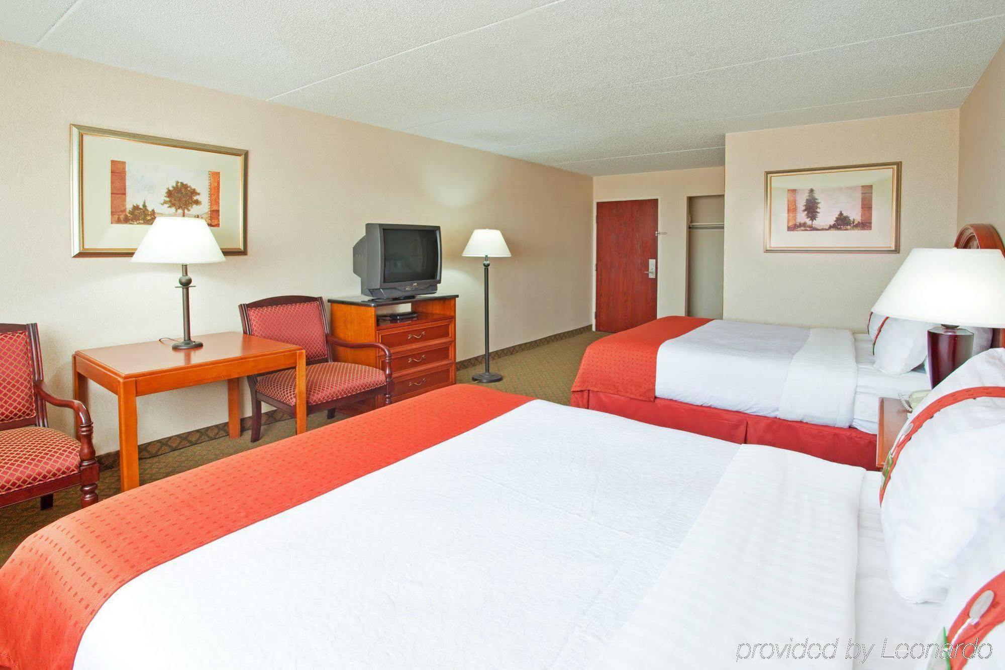 Delta Hotels By Marriott Muskegon Convention Center Номер фото